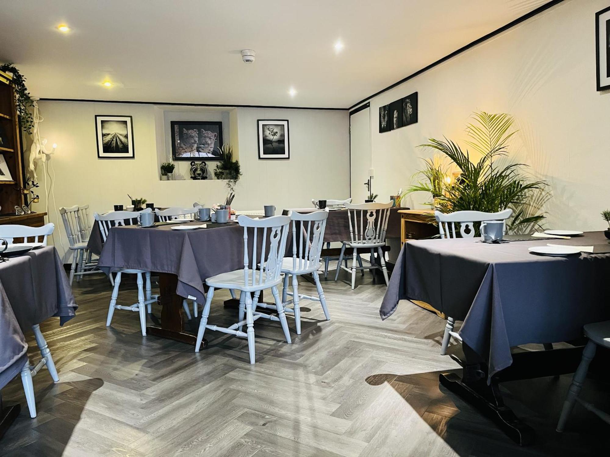 לאנבריס The Lake View Hotel מראה חיצוני תמונה